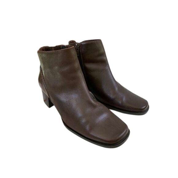 White Mountain Fairchild Brown Leather Square Toe Perfect Ankle Boots Size 6.5 - Picture 3 of 8